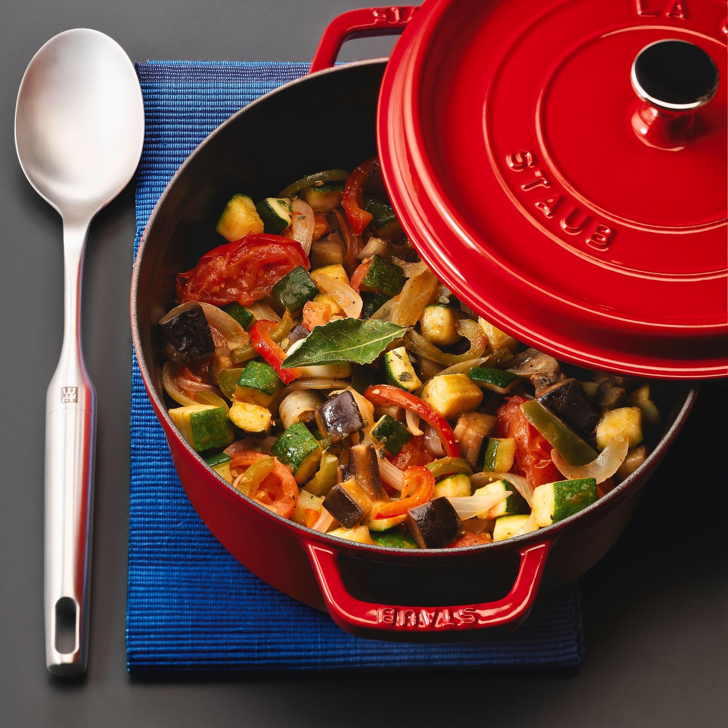 Staub Round Cocotte - 26cm Cherry Red-4