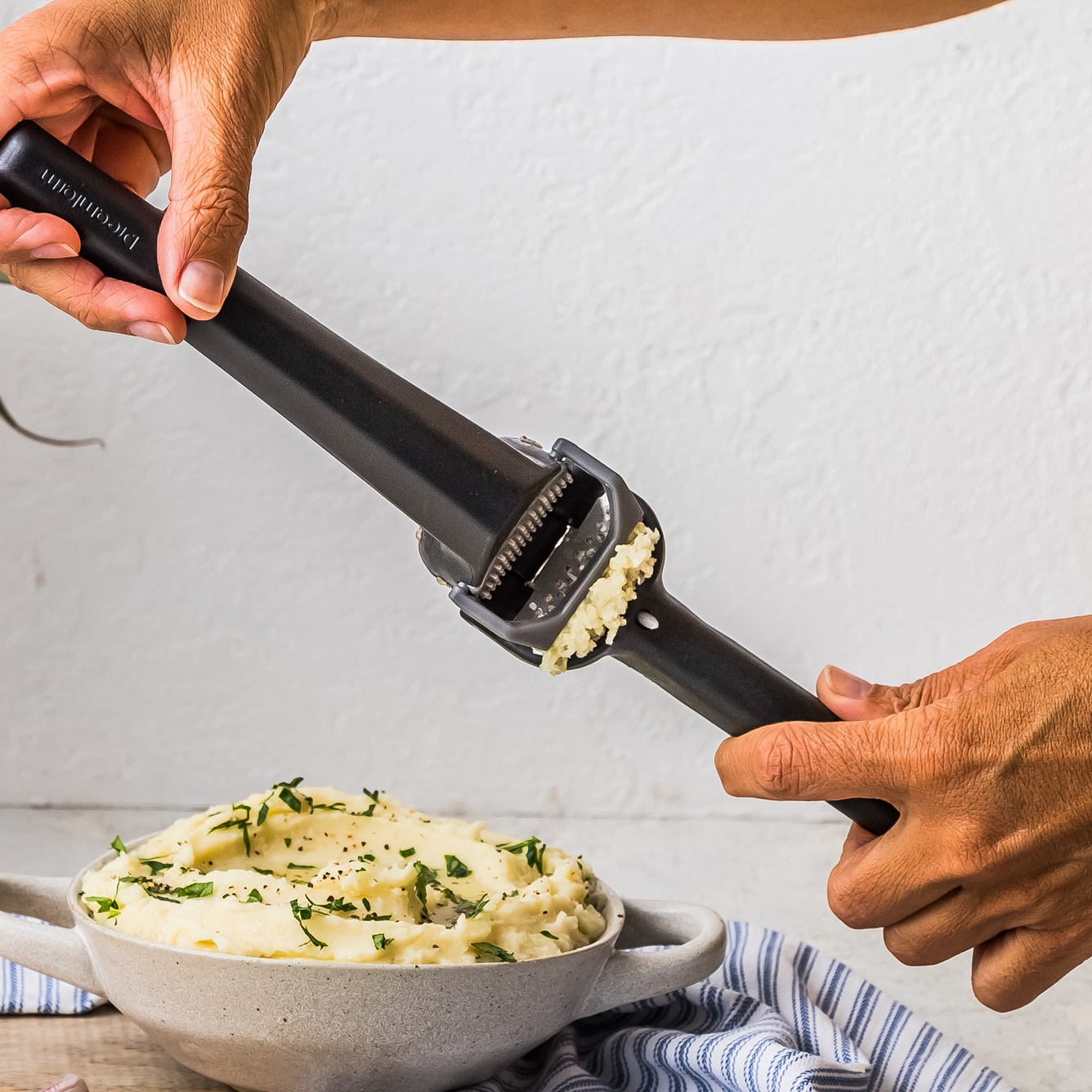 Dreamfarm – Garject Lite Garlic Press-4